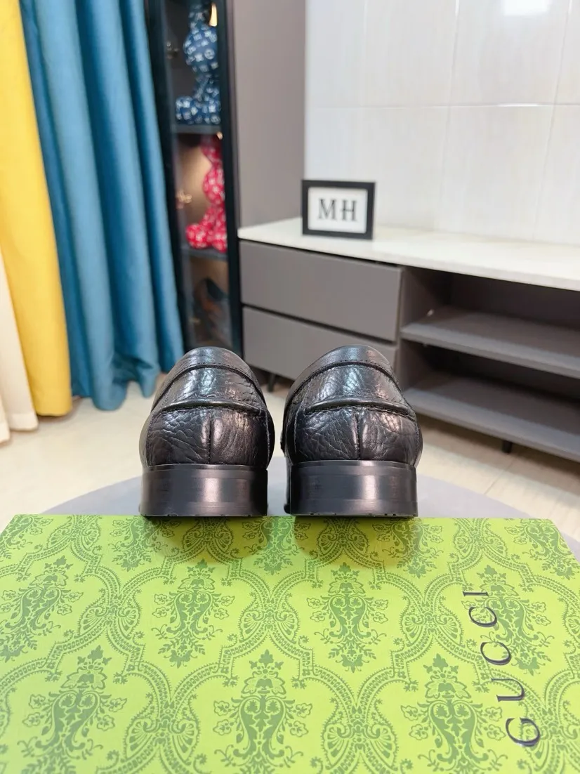 Men's shoes 💰500🌹🌹Niuli [GUCCI Gucci] A new style of formal men's leather shoes is coming~ The original quality upper is made of patent leather imported from Italy, the leather is soft and delicate, comfortable and soft first-layer cowhide lining, rubber wear-resistant outsole, the shoe shape is dignified and domineering, and the luxury charm cannot be concealed! The natural and free nouveau riche leads the trend. Code number: 38-44